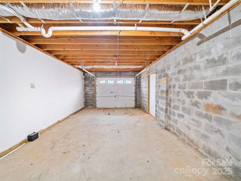 211 Cherry Hollow Road, Burnsville, NC 28714.  MLS# CAR4246541, YatesRealty ID 10033. Garage 