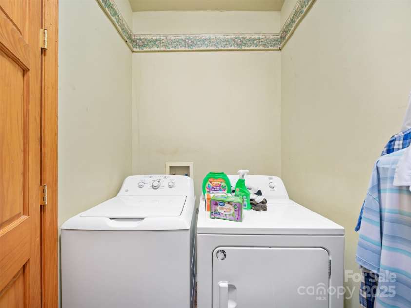 211 Cherry Hollow Road, Burnsville, NC 28714.  MLS# CAR4246541, YatesRealty ID 10033. Laundry Room