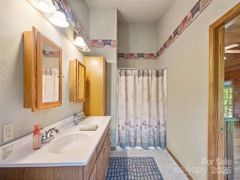 211 Cherry Hollow Road, Burnsville, NC 28714.  MLS# CAR4246541, YatesRealty ID 10033. Master Bathroom 