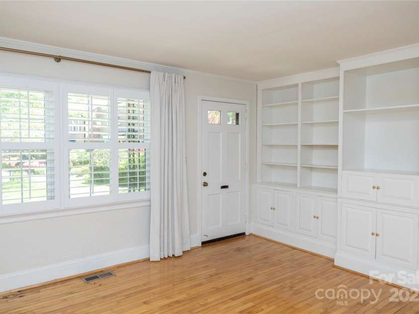 212 Laurel Avenue, Charlotte, NC 28207.  MLS# CAR4250779, YatesRealty ID 10035. 