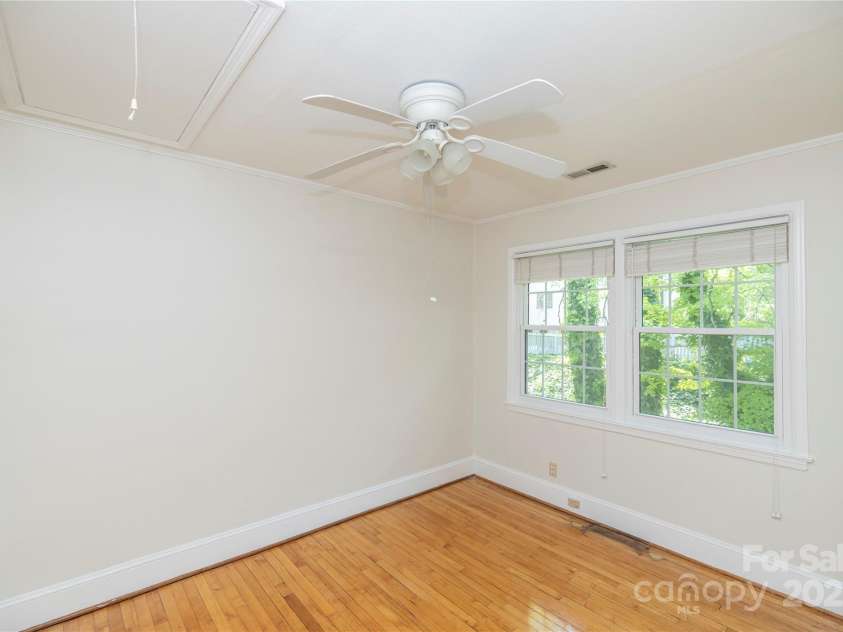 212 Laurel Avenue, Charlotte, NC 28207.  MLS# CAR4250779, YatesRealty ID 10035. 