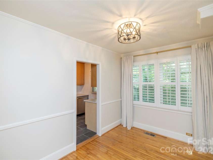 212 Laurel Avenue, Charlotte, NC 28207.  MLS# CAR4250779, YatesRealty ID 10035. 