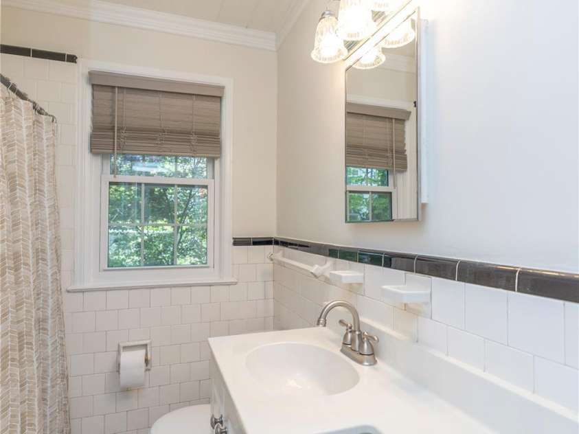 212 Laurel Avenue, Charlotte, NC 28207.  MLS# CAR4250779, YatesRealty ID 10035. 