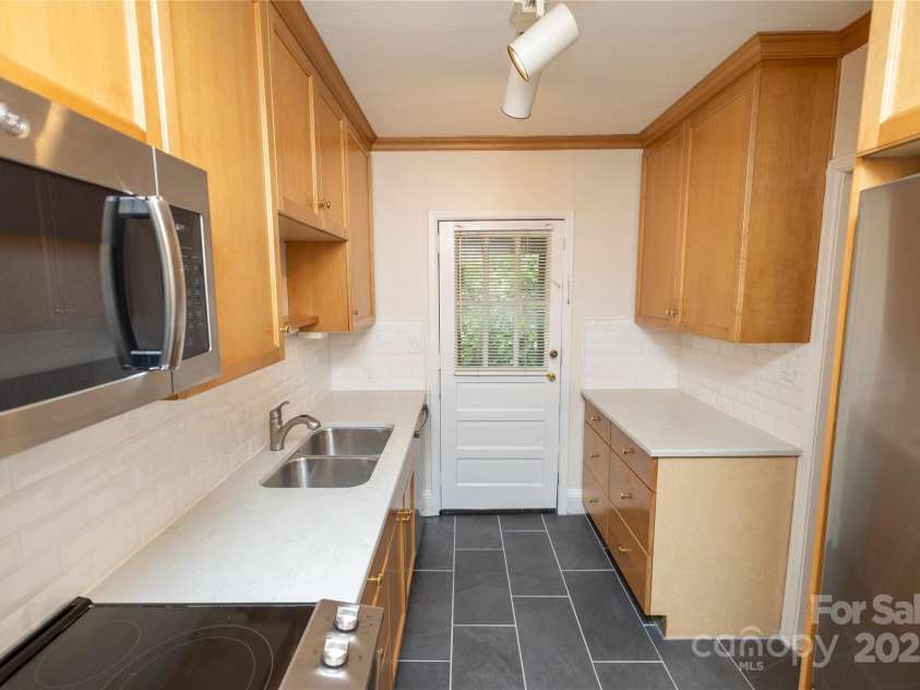 212 Laurel Avenue, Charlotte, NC 28207.  MLS# CAR4250779, YatesRealty ID 10035. 