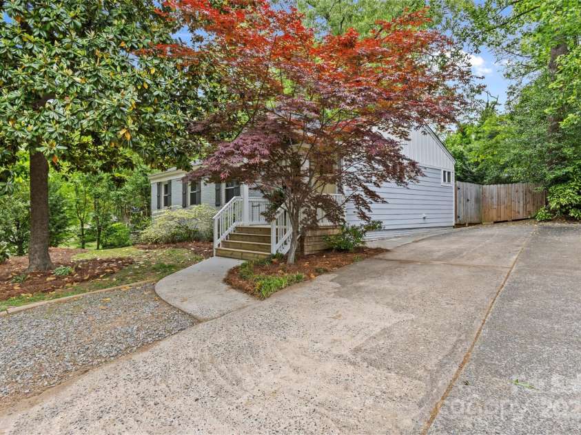 3320 Eastwood Drive, Charlotte, NC 28205.  MLS# CAR4250652, YatesRealty ID 10036. 