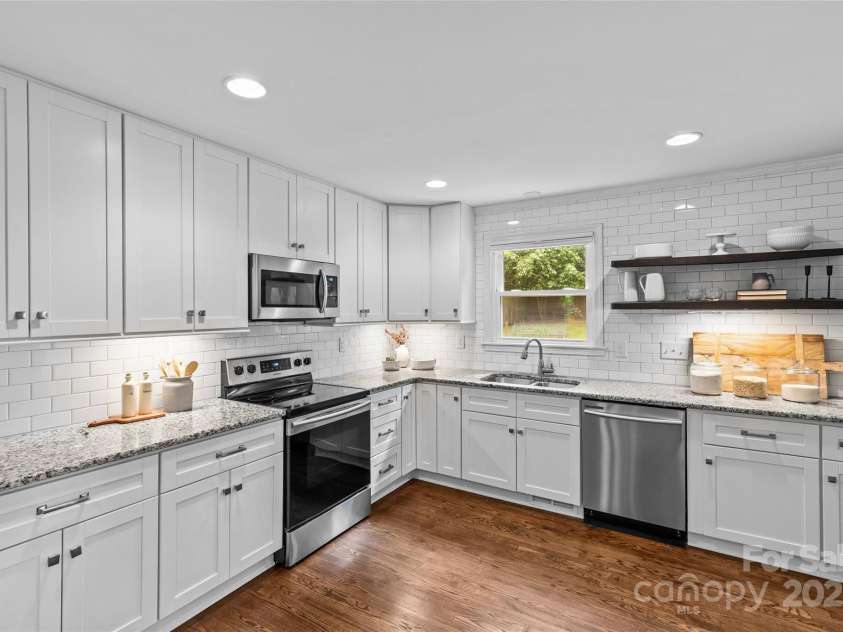 3320 Eastwood Drive, Charlotte, NC 28205.  MLS# CAR4250652, YatesRealty ID 10036. 