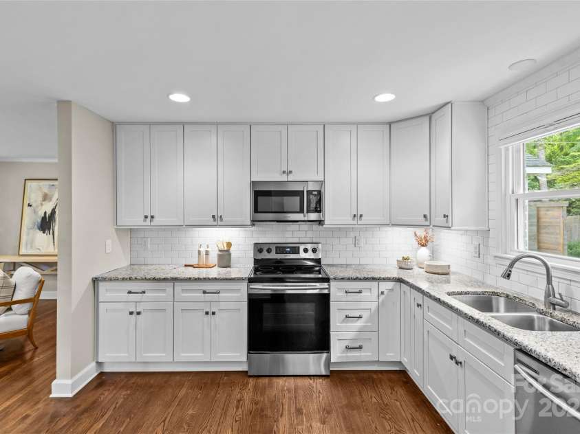 3320 Eastwood Drive, Charlotte, NC 28205.  MLS# CAR4250652, YatesRealty ID 10036. 