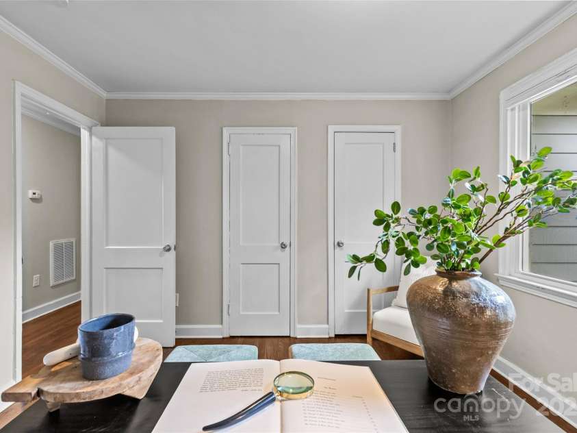 3320 Eastwood Drive, Charlotte, NC 28205.  MLS# CAR4250652, YatesRealty ID 10036. 