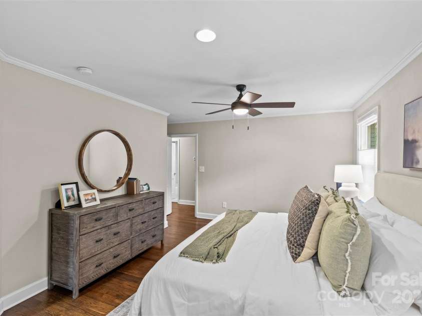 3320 Eastwood Drive, Charlotte, NC 28205.  MLS# CAR4250652, YatesRealty ID 10036. 