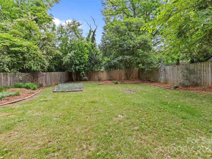 3320 Eastwood Drive, Charlotte, NC 28205.  MLS# CAR4250652, YatesRealty ID 10036. 