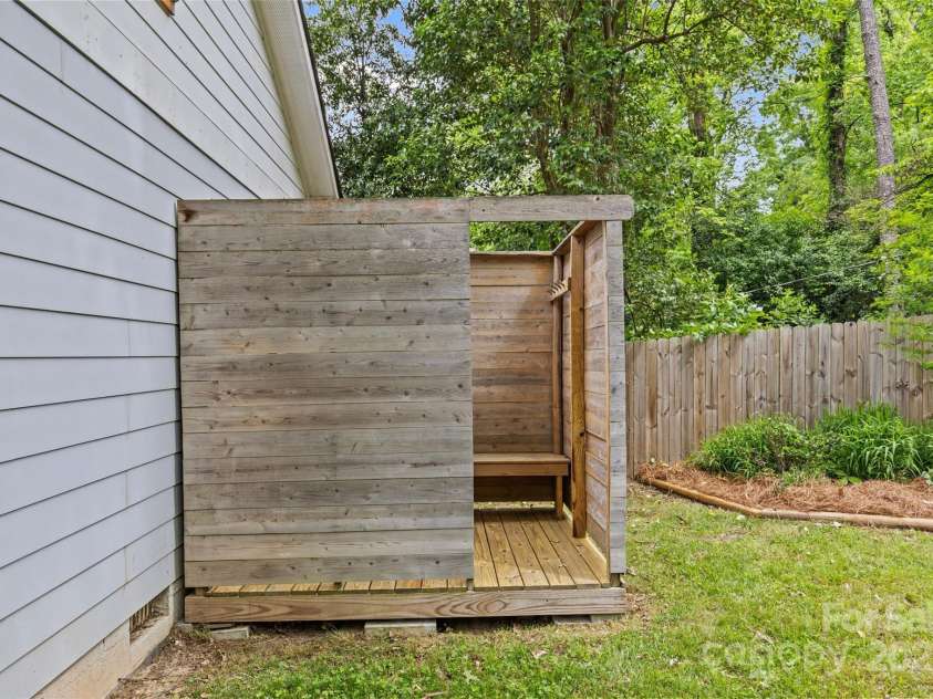 3320 Eastwood Drive, Charlotte, NC 28205.  MLS# CAR4250652, YatesRealty ID 10036. 