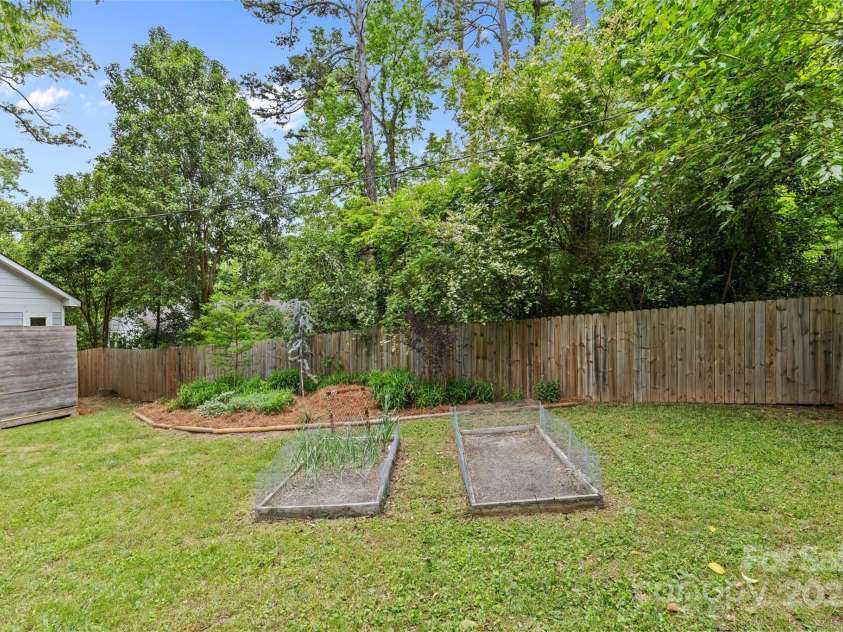 3320 Eastwood Drive, Charlotte, NC 28205.  MLS# CAR4250652, YatesRealty ID 10036. 