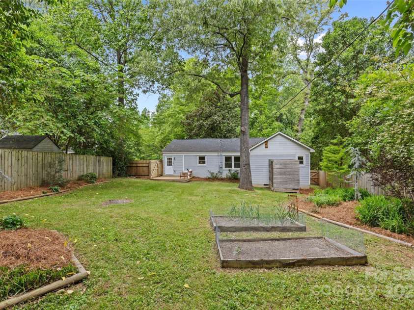 3320 Eastwood Drive, Charlotte, NC 28205.  MLS# CAR4250652, YatesRealty ID 10036. 
