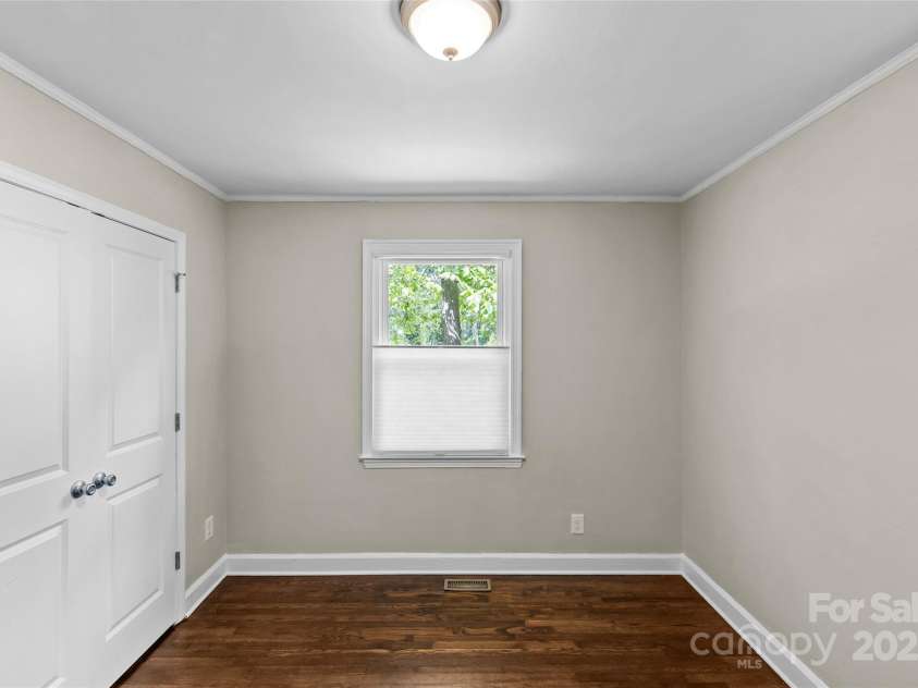 3320 Eastwood Drive, Charlotte, NC 28205.  MLS# CAR4250652, YatesRealty ID 10036. 