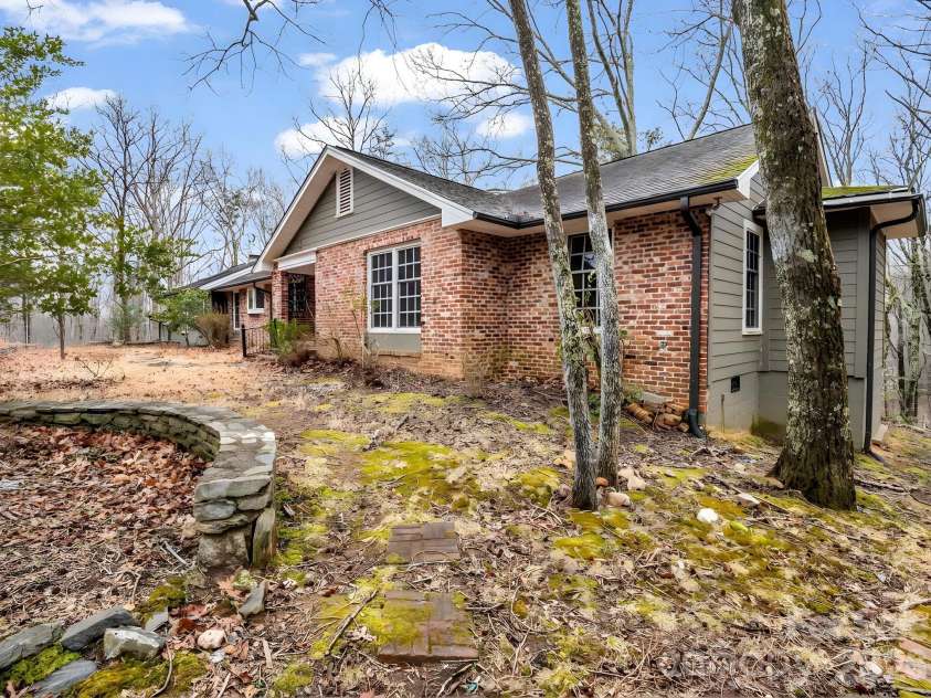 117 Hummingbird Lane, Columbus, NC 28722.  MLS# CAR4368067, YatesRealty ID 10037. 