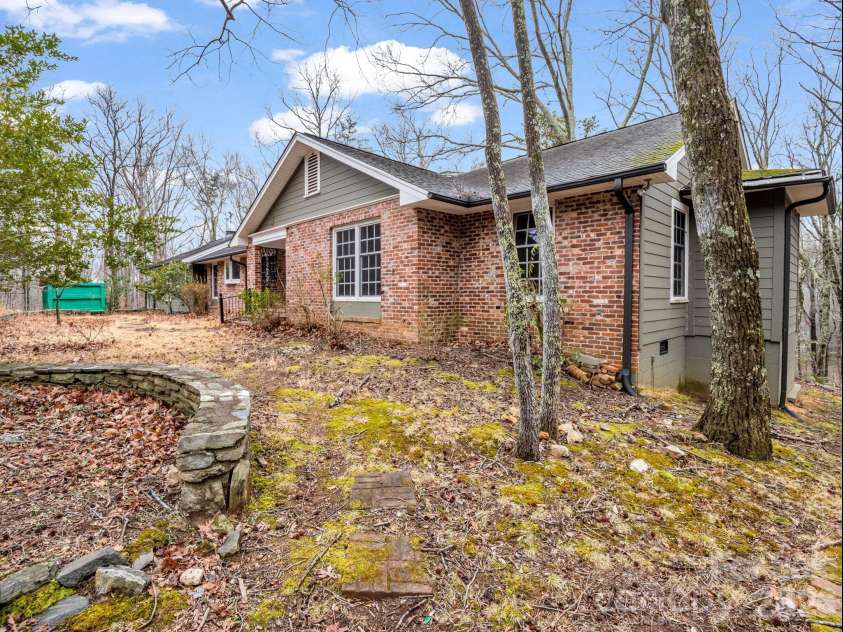 117 Hummingbird Lane, Columbus, NC 28722.  MLS# CAR4368067, YatesRealty ID 10037. 