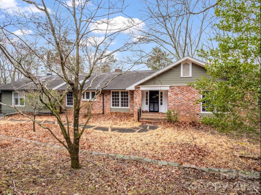 117 Hummingbird Lane, Columbus, NC 28722.  MLS# CAR4368067, YatesRealty ID 10037. 