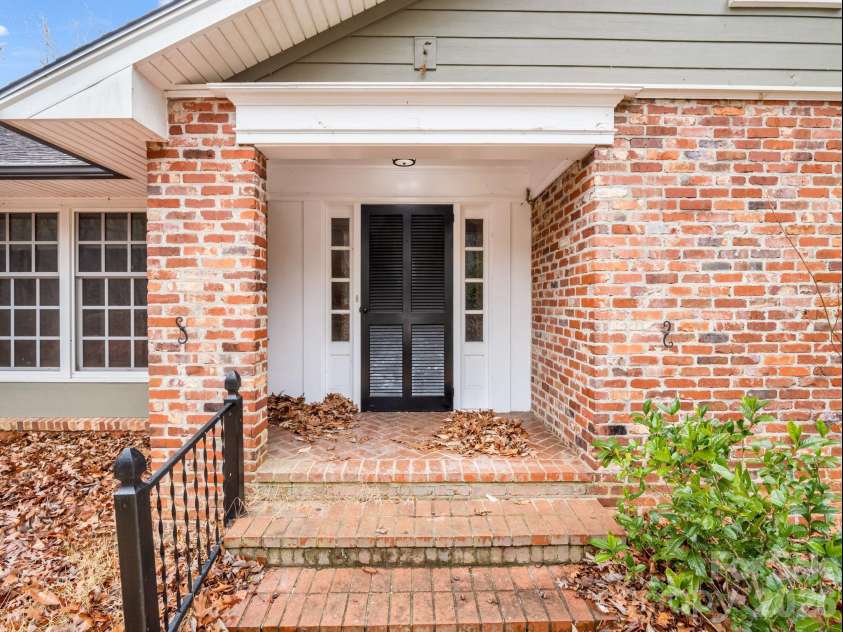 117 Hummingbird Lane, Columbus, NC 28722.  MLS# CAR4368067, YatesRealty ID 10037. 