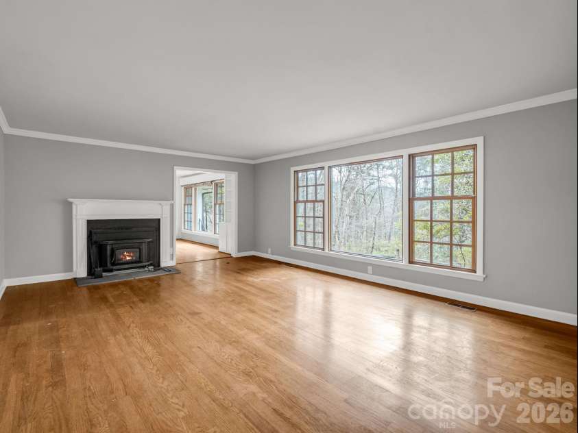 117 Hummingbird Lane, Columbus, NC 28722.  MLS# CAR4368067, YatesRealty ID 10037. 