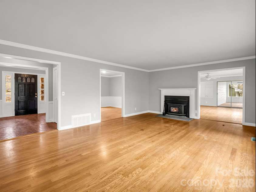 117 Hummingbird Lane, Columbus, NC 28722.  MLS# CAR4368067, YatesRealty ID 10037. 