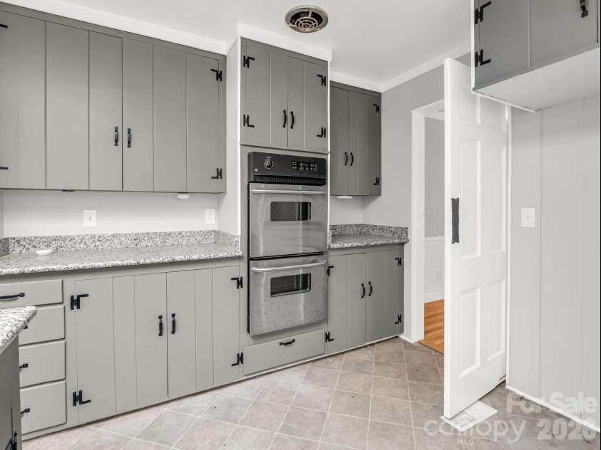 117 Hummingbird Lane, Columbus, NC 28722.  MLS# CAR4368067, YatesRealty ID 10037. 