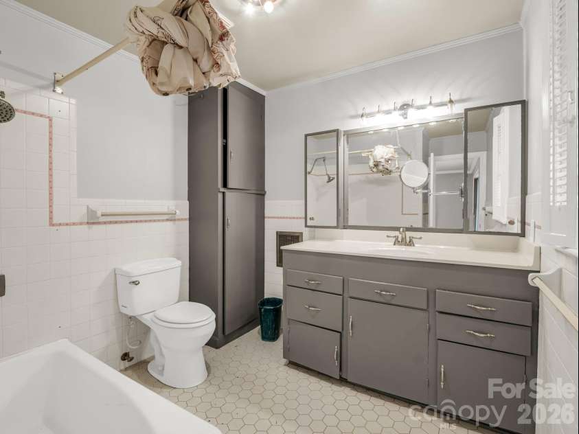 117 Hummingbird Lane, Columbus, NC 28722.  MLS# CAR4368067, YatesRealty ID 10037. 