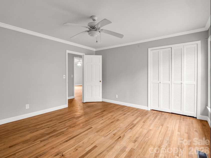 117 Hummingbird Lane, Columbus, NC 28722.  MLS# CAR4368067, YatesRealty ID 10037. 