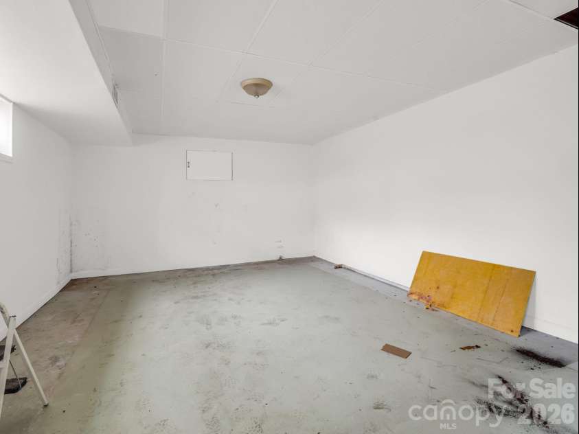 117 Hummingbird Lane, Columbus, NC 28722.  MLS# CAR4368067, YatesRealty ID 10037. 