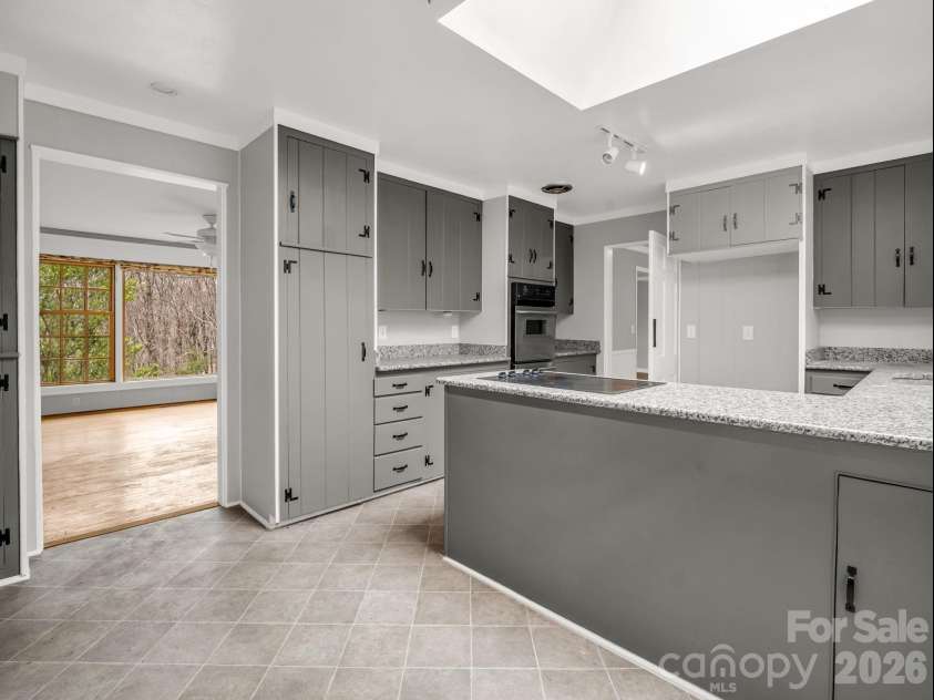 117 Hummingbird Lane, Columbus, NC 28722.  MLS# CAR4429441, YatesRealty ID 10037. 
