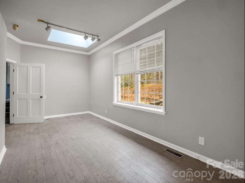 117 Hummingbird Lane, Columbus, NC 28722.  MLS# CAR4429441, YatesRealty ID 10037. 