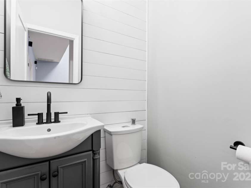 1921 Kenilworth Avenue, Charlotte, NC 28203.  MLS# CAR4223541, YatesRealty ID 10038. 