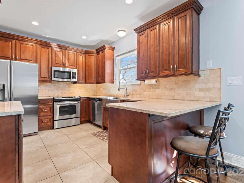 1921 Kenilworth Avenue, Charlotte, NC 28203.  MLS# CAR4223541, YatesRealty ID 10038. 