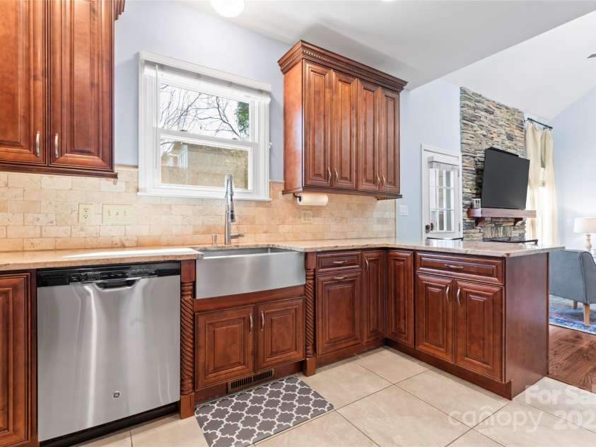 1921 Kenilworth Avenue, Charlotte, NC 28203.  MLS# CAR4223541, YatesRealty ID 10038. 