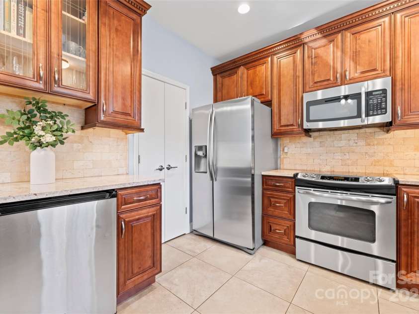 1921 Kenilworth Avenue, Charlotte, NC 28203.  MLS# CAR4223541, YatesRealty ID 10038. 