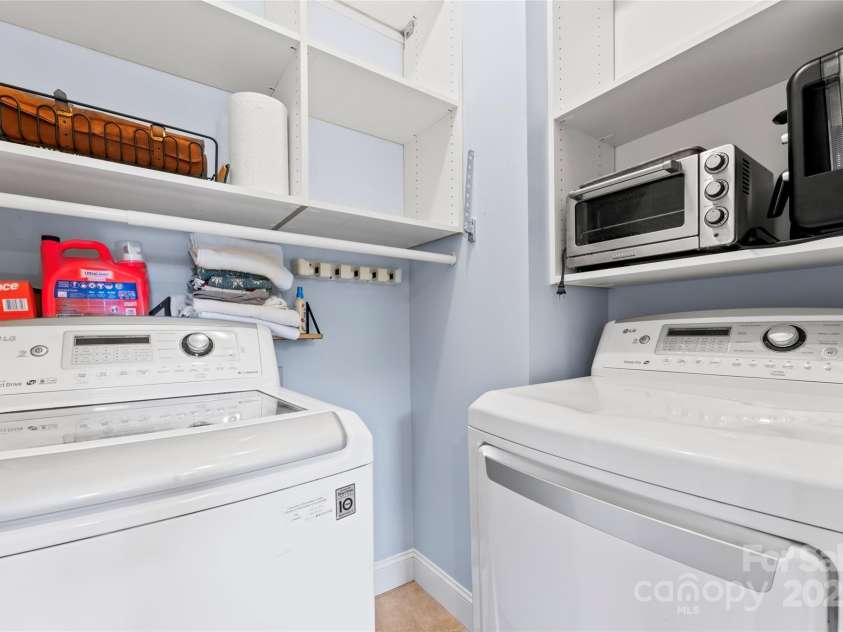 1921 Kenilworth Avenue, Charlotte, NC 28203.  MLS# CAR4223541, YatesRealty ID 10038. 