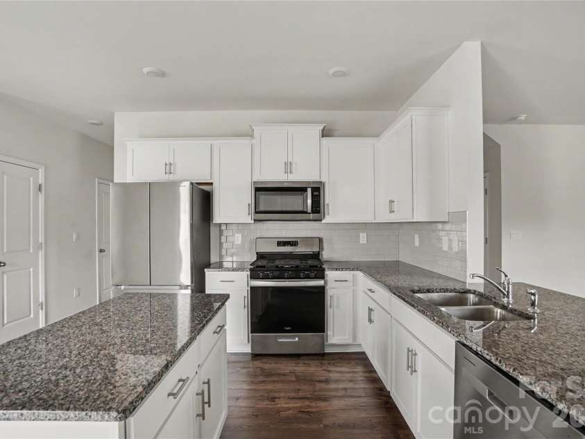 11010 Austin Estates Drive, Charlotte, NC 28213.  MLS# CAR4367645, YatesRealty ID 10039. 