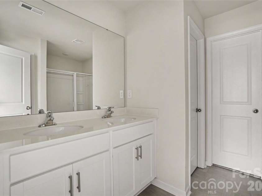 11010 Austin Estates Drive, Charlotte, NC 28213.  MLS# CAR4367645, YatesRealty ID 10039. 