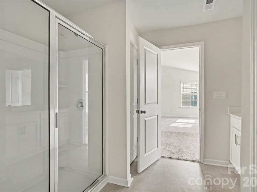 11010 Austin Estates Drive, Charlotte, NC 28213.  MLS# CAR4367645, YatesRealty ID 10039. 