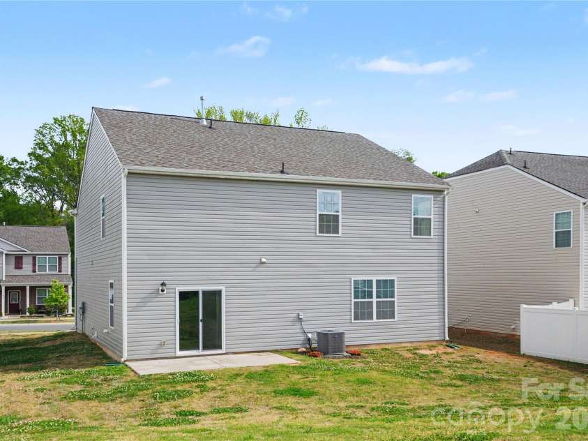 11010 Austin Estates Drive, Charlotte, NC 28213.  MLS# CAR4367645, YatesRealty ID 10039. 