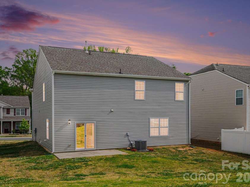 11010 Austin Estates Drive, Charlotte, NC 28213.  MLS# CAR4367645, YatesRealty ID 10039. 