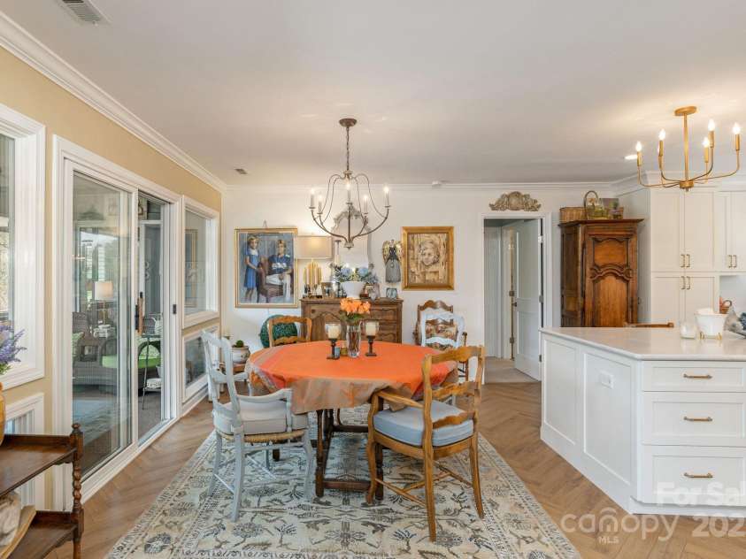 123 Burning Tree Lane, Flat Rock, NC 28731.  MLS# CAR4254140, YatesRealty ID 10040. Dining