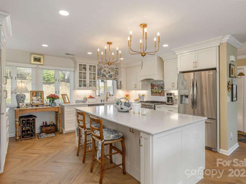 123 Burning Tree Lane, Flat Rock, NC 28731.  MLS# CAR4254140, YatesRealty ID 10040. Kitchen
