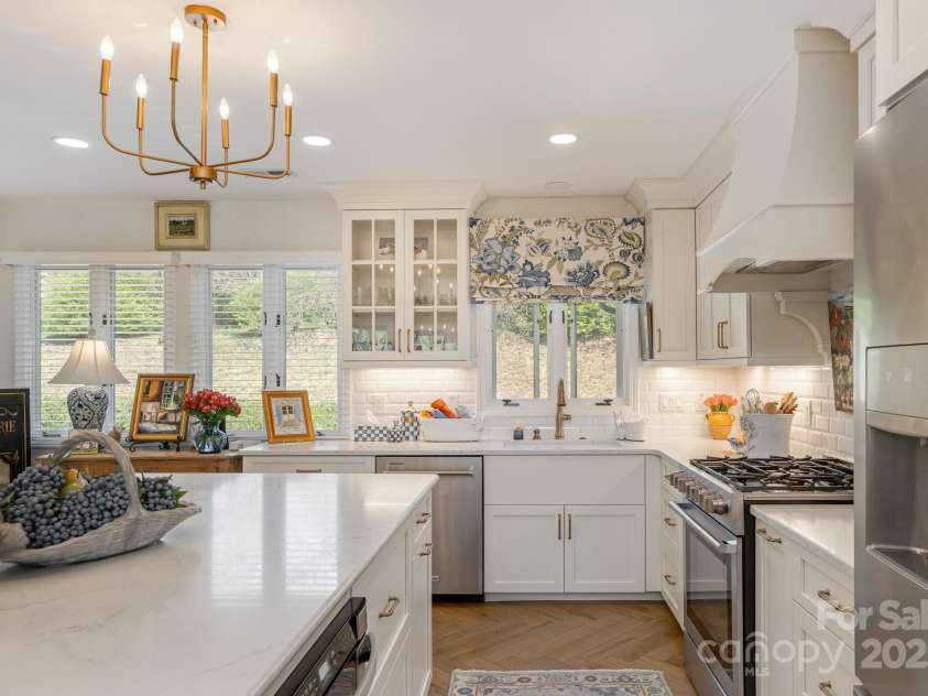 123 Burning Tree Lane, Flat Rock, NC 28731.  MLS# CAR4254140, YatesRealty ID 10040. Kitchen to View