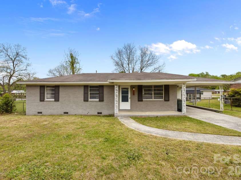 219 Dixon Drive, Columbia, SC 29203.  MLS# CAR4368087, YatesRealty ID 10040. 