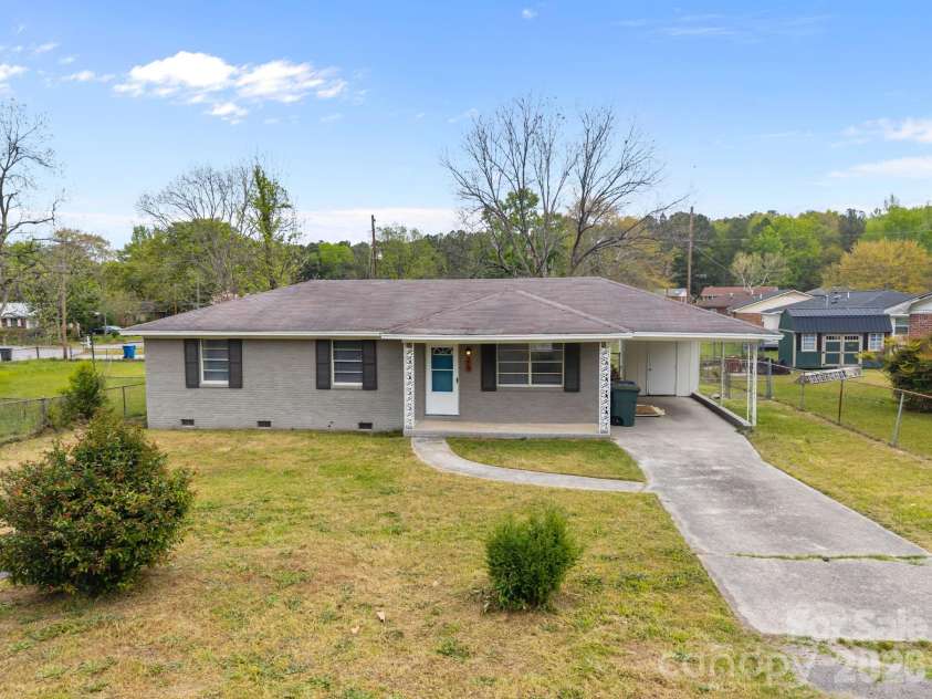 219 Dixon Drive, Columbia, SC 29203.  MLS# CAR4368087, YatesRealty ID 10040. 