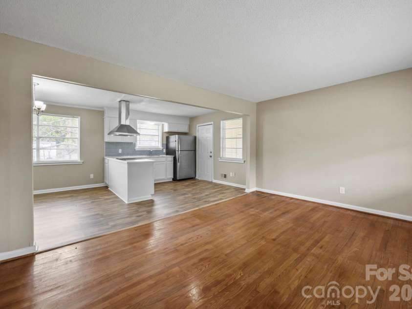 219 Dixon Drive, Columbia, SC 29203.  MLS# CAR4368087, YatesRealty ID 10040. 