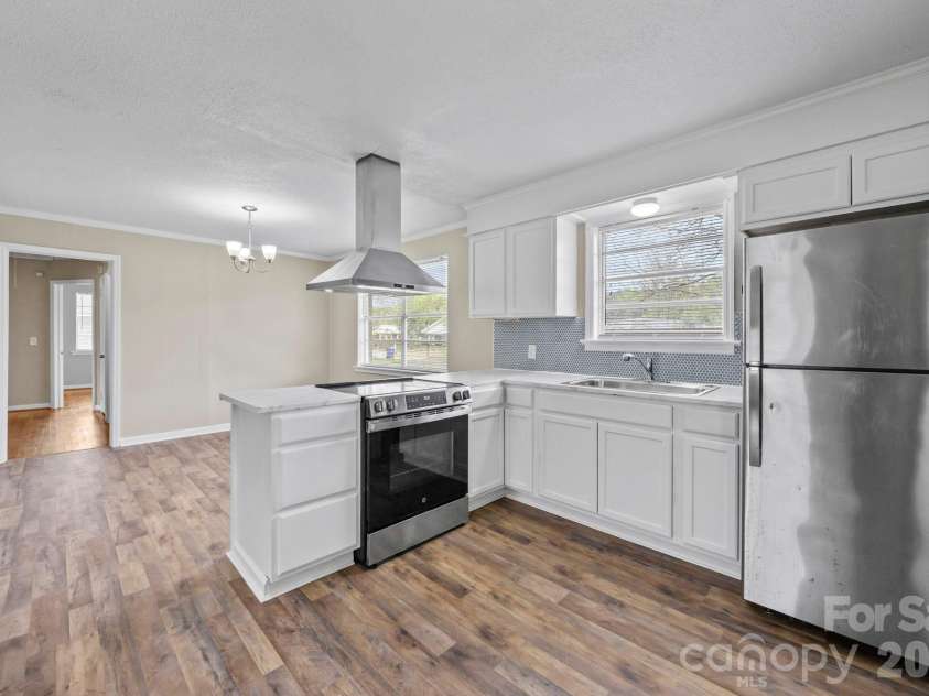 219 Dixon Drive, Columbia, SC 29203.  MLS# CAR4368087, YatesRealty ID 10040. 