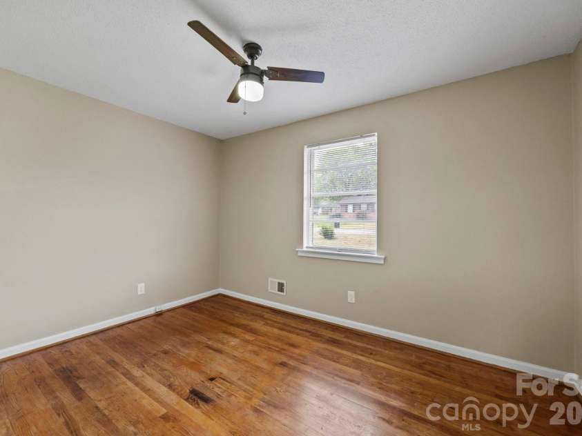 219 Dixon Drive, Columbia, SC 29203.  MLS# CAR4368087, YatesRealty ID 10040. 