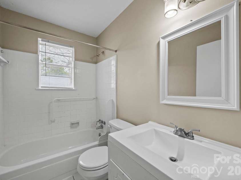 219 Dixon Drive, Columbia, SC 29203.  MLS# CAR4368087, YatesRealty ID 10040. 