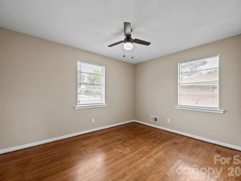 219 Dixon Drive, Columbia, SC 29203.  MLS# CAR4368087, YatesRealty ID 10040. 